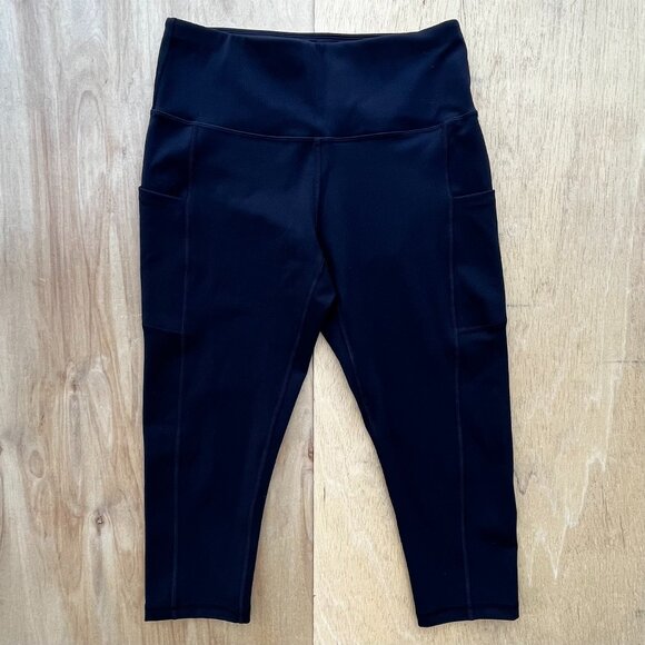 LUGA CROPPED LEGGINGS WOMEN’S sz M Black Low Rise Compression - Picture 1 of 11